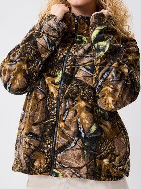 NWT Camo pattern fleece jacket